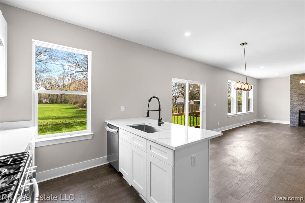 47260 Dequindre Road E, Shelby Twp, MI 48317 — Photo 17