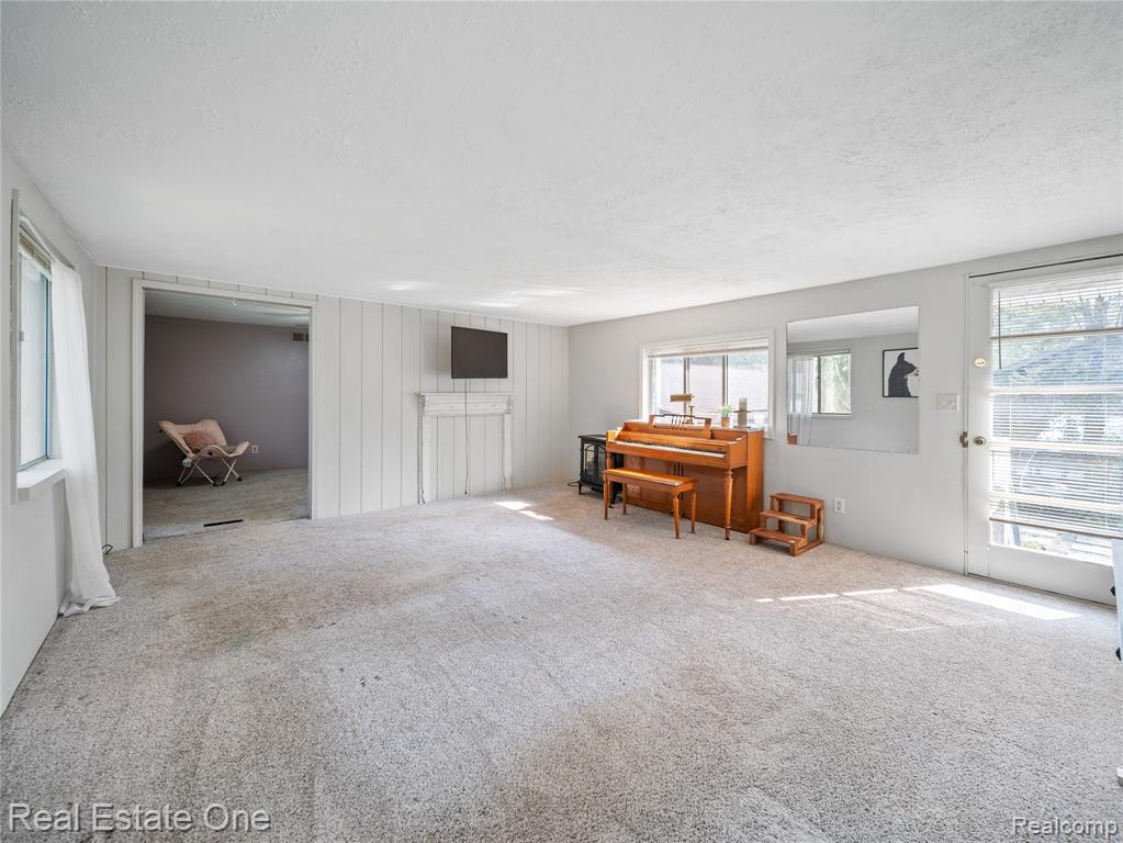 9425 Galatian Drive, Whitmore Lake, MI 48189 — Photo 14