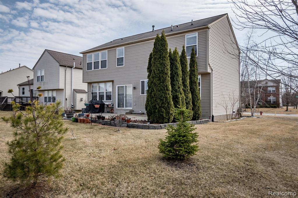 9535 GLENHILL Drive, Ypsilanti, MI 48198 — Photo 38