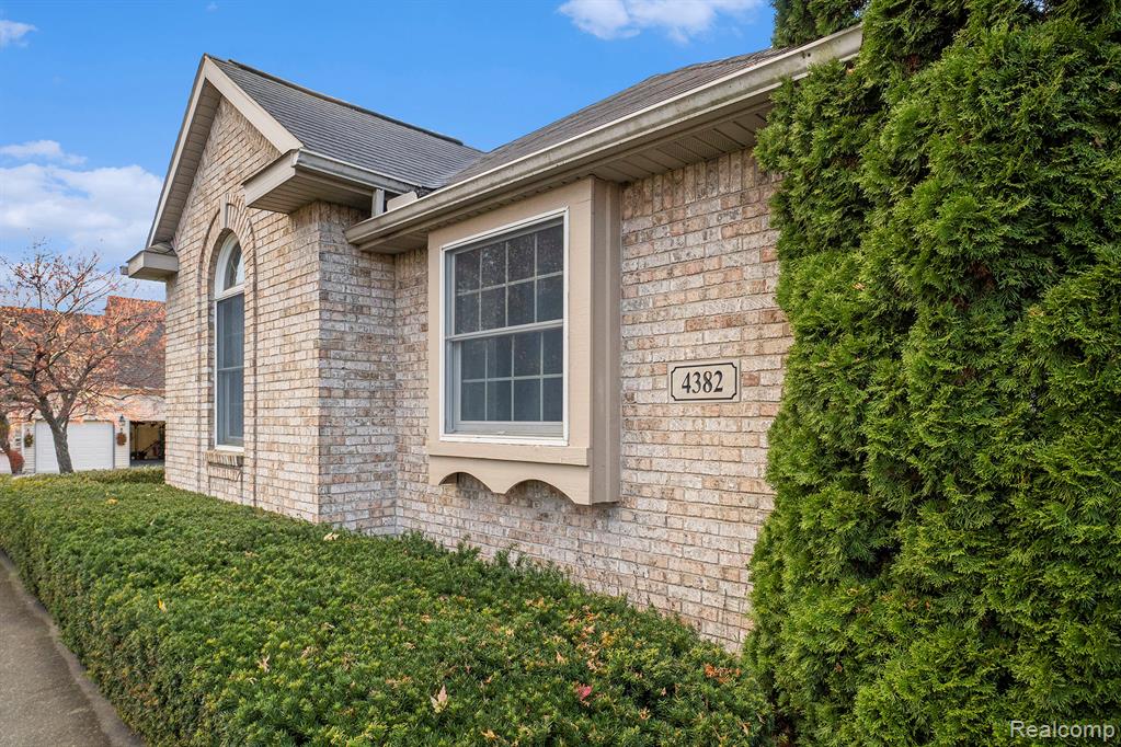 4382 Oak Tree Court, Fenton, MI 48430 — Photo 7