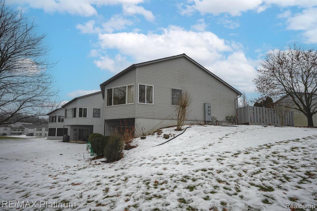 7567 Radcliffe, 55, Brighton, MI 48114 — Photo 44