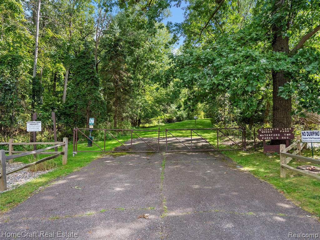 5930 FORESTAL Drive, Waterford, MI 48327 — Photo 38
