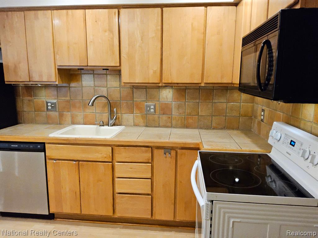 8676 Community Blvd Boulevard, Warren, MI 48093 — Photo 7