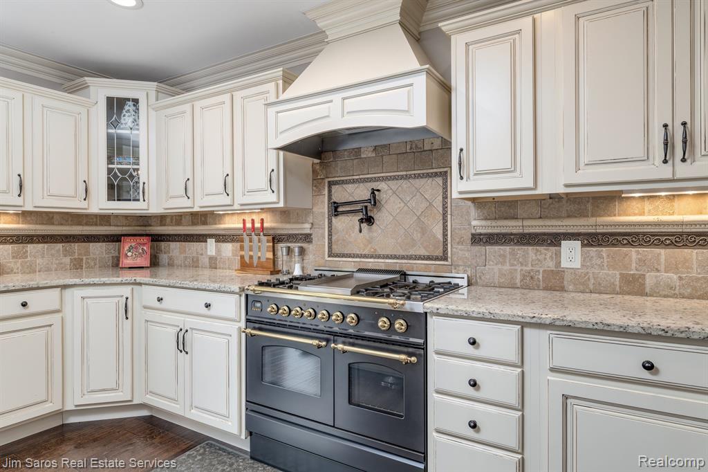 71 WOODLAND SHORES Drive, Grosse Pointe Shores, MI 48236 — Photo 8