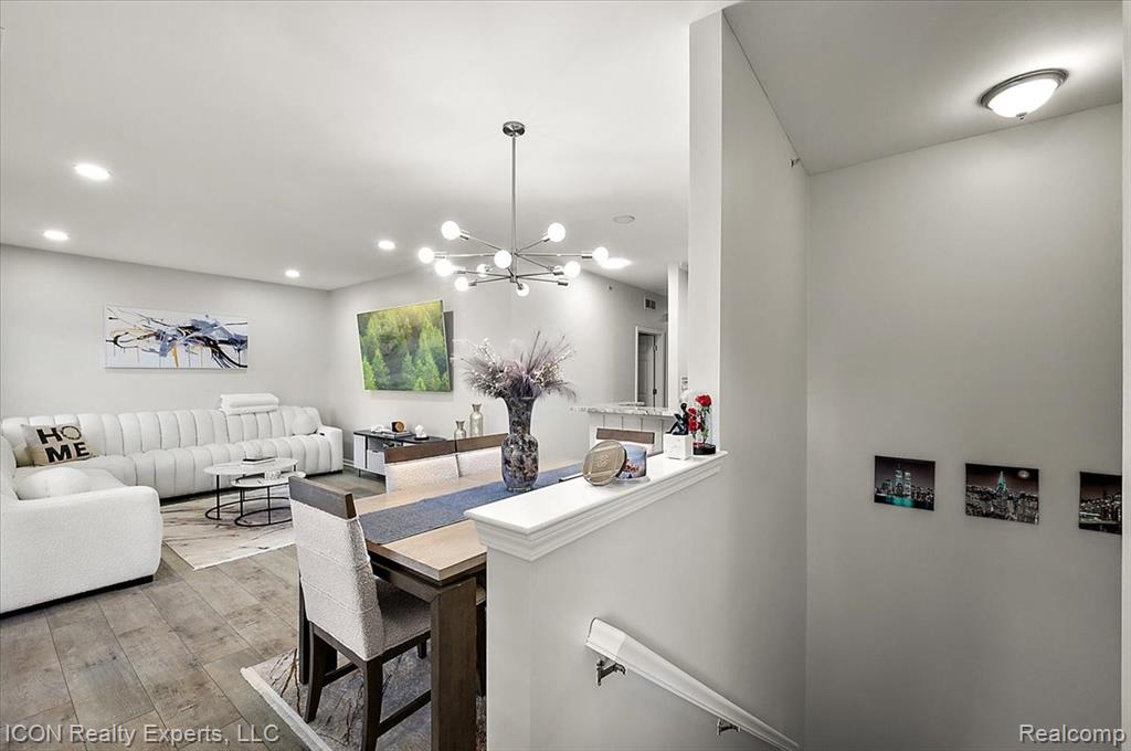 527 Red Oak Court, Commerce Twp, MI 48390 — Photo 5