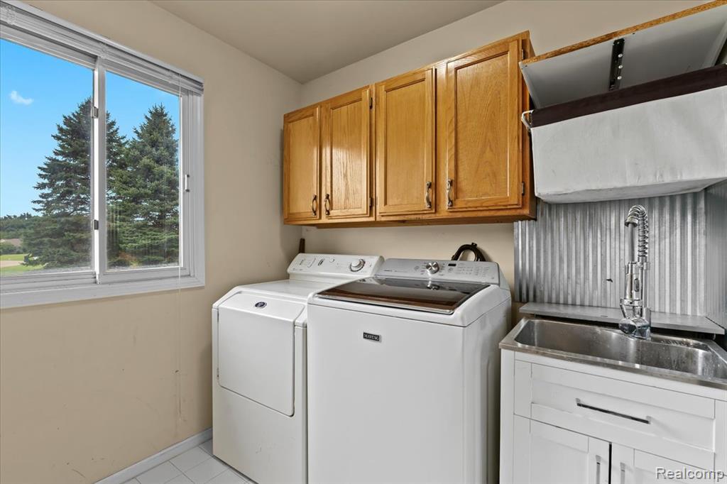 8477 Mist Field Court, Howell, MI 48843 — Photo 13