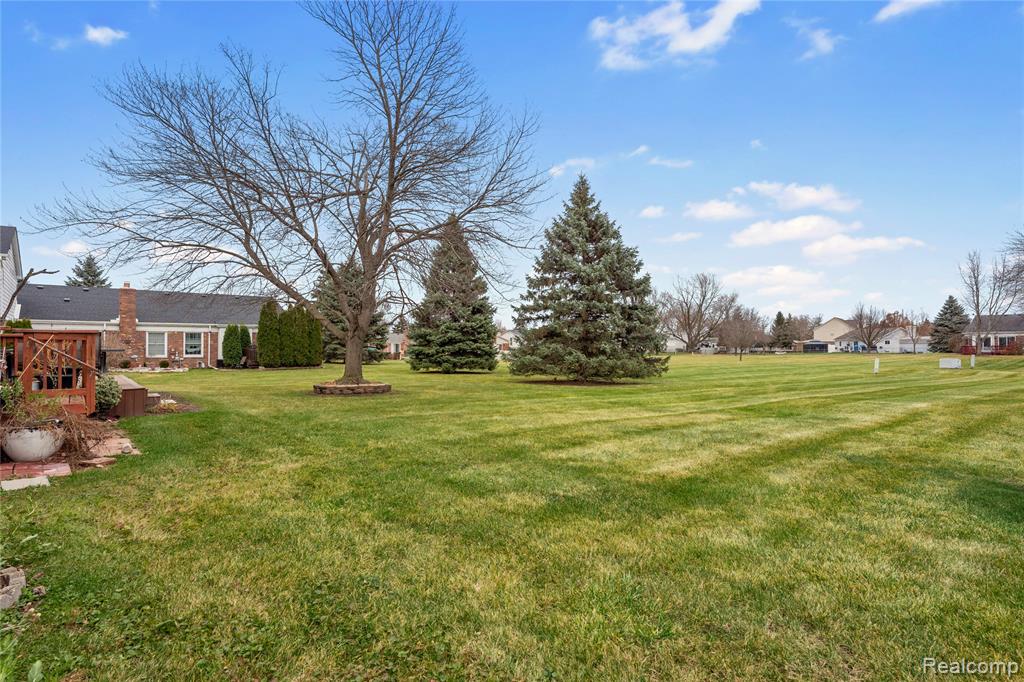 4655 Leisure Lane, 48, Trenton, MI 48183 — Photo 16