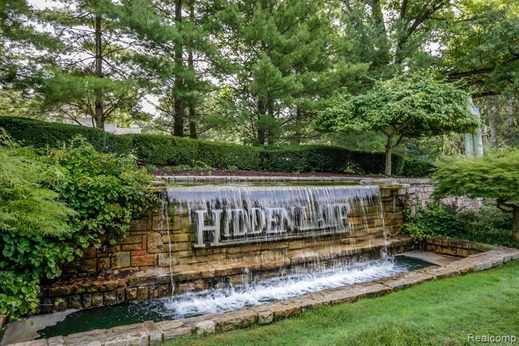 10744 WATERFALL Court, 19, South Lyon, MI 48178 — Photo 40