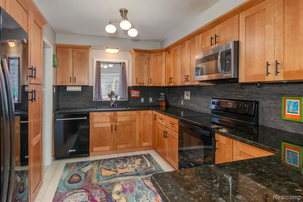 10855 Kingston Avenue, Huntington Woods, MI — Photo 13