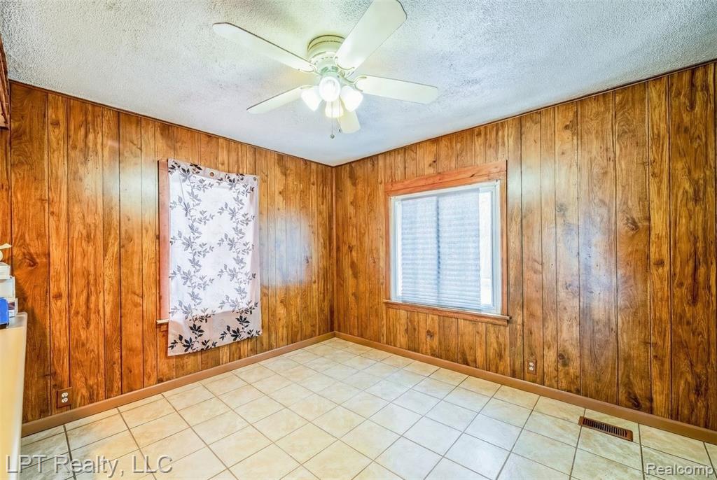 453 Spruce Street, Wyandotte, MI 48192 — Photo 5