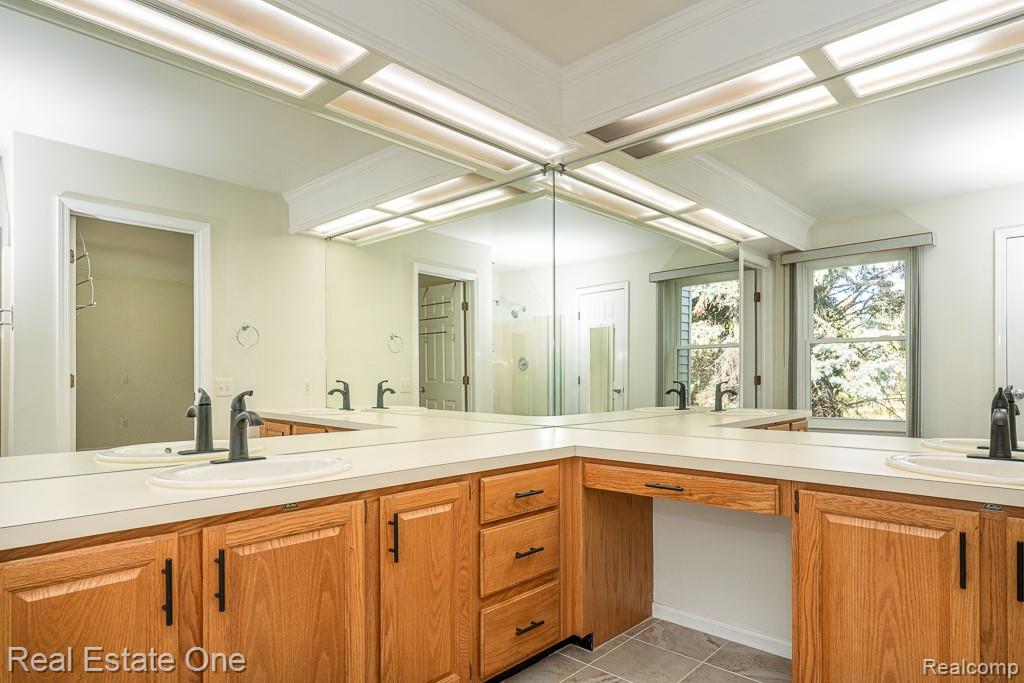 619 Whitney Drive, Rochester Hills, MI 48307 — Photo 29