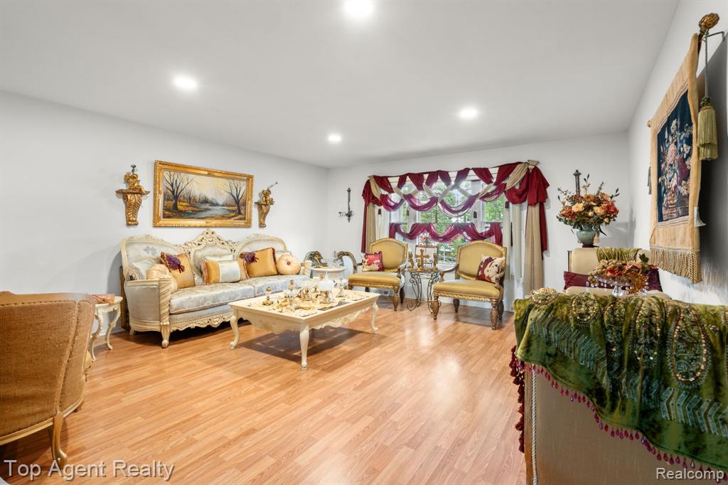 27557 W Echo Valley, 153, Farmington Hills, MI 48334 — Photo 6