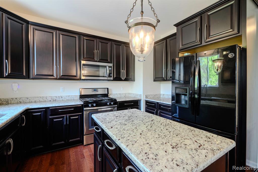 551 HUDSON Circle, South Lyon, MI 48178 — Photo 11