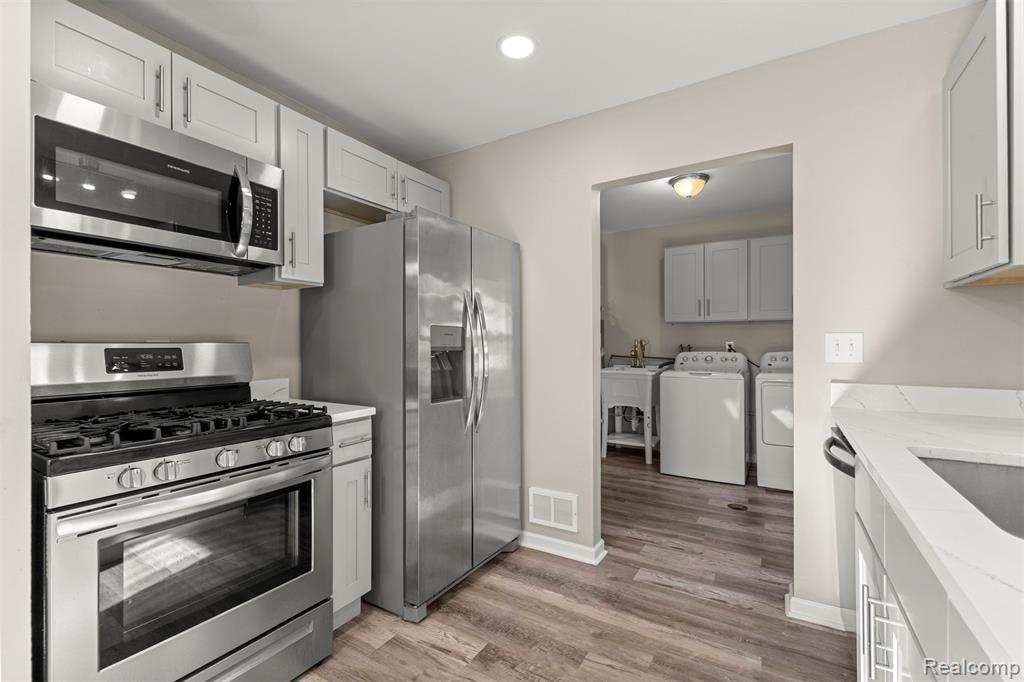 4638 Gertrude Street, Dearborn Heights, MI 48125 — Photo 16