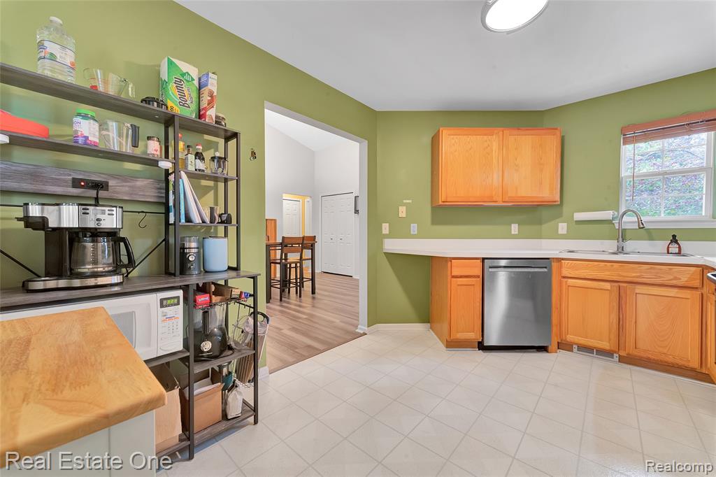 691 Chestnut Drive, Wixom, MI 48393 — Photo 24