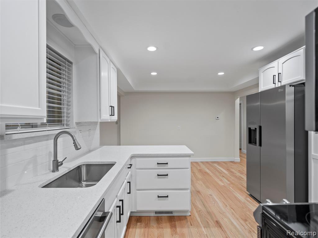 8211 Saint John Street, Utica, MI 48317 — Photo 22