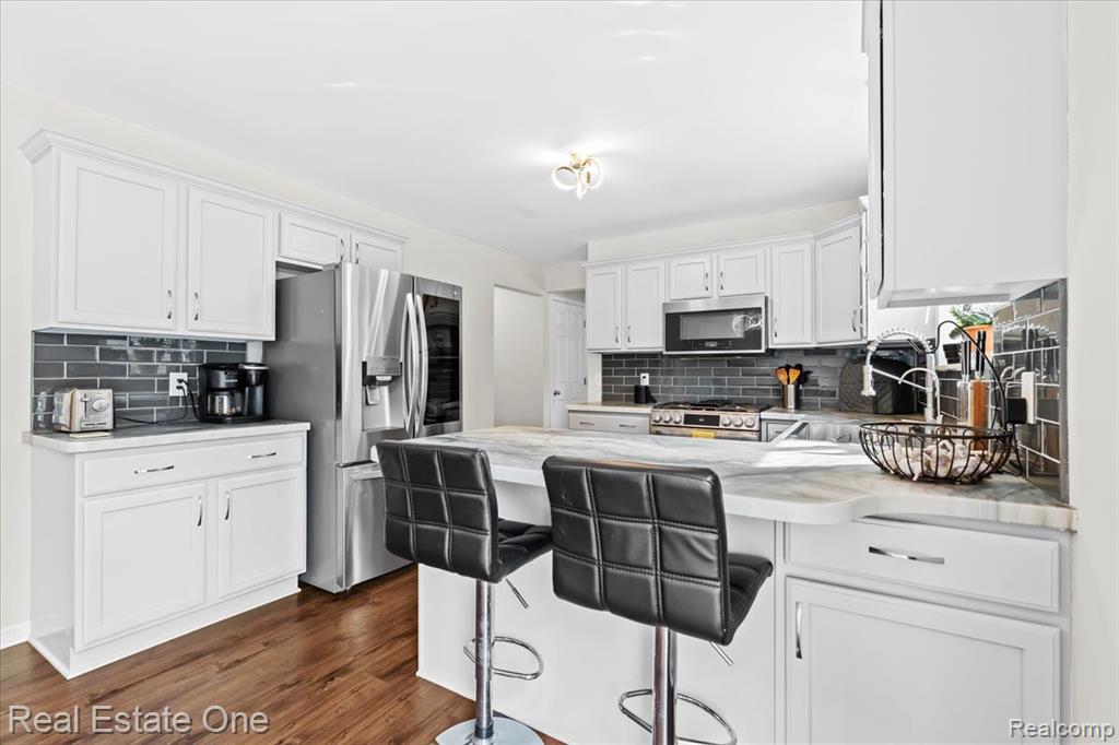 10090 Heatherway Drive, Pinckney, MI 48169 — Photo 12