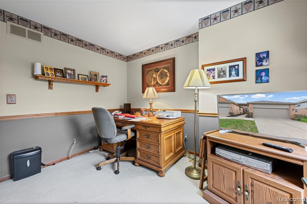 4660 Royal Cove Drive, 5, Utica, MI 48316 — Photo 25