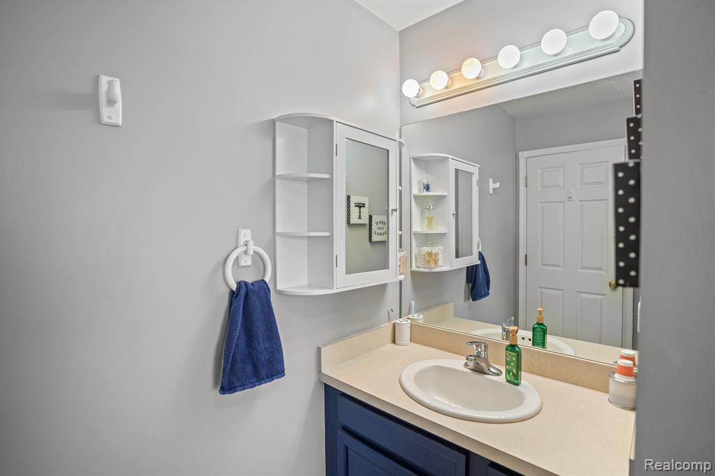 5124 HICKORY Trail, Grand Blanc, MI 48439 — Photo 31