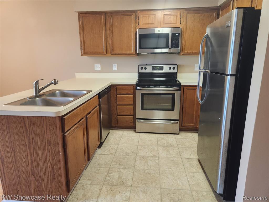 4896 Harbor Point Drive Drive, Waterford, MI — Photo 14