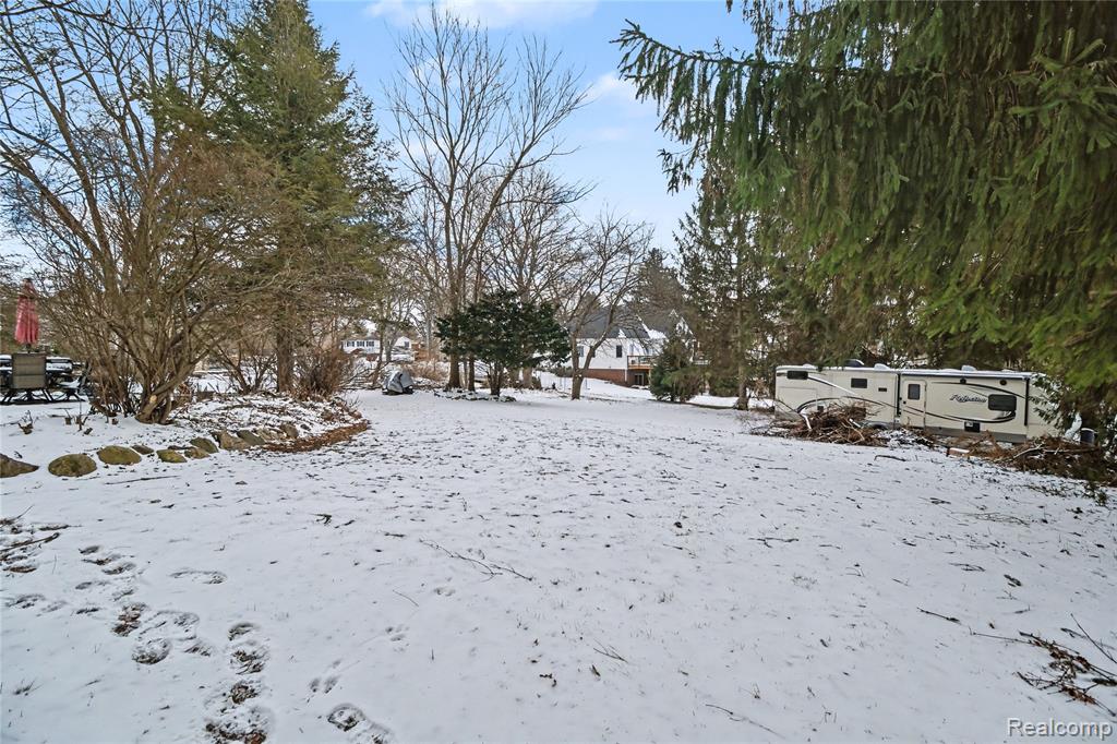 5597 Leafwood Drive, Commerce Twp, MI 48382 — Photo 24