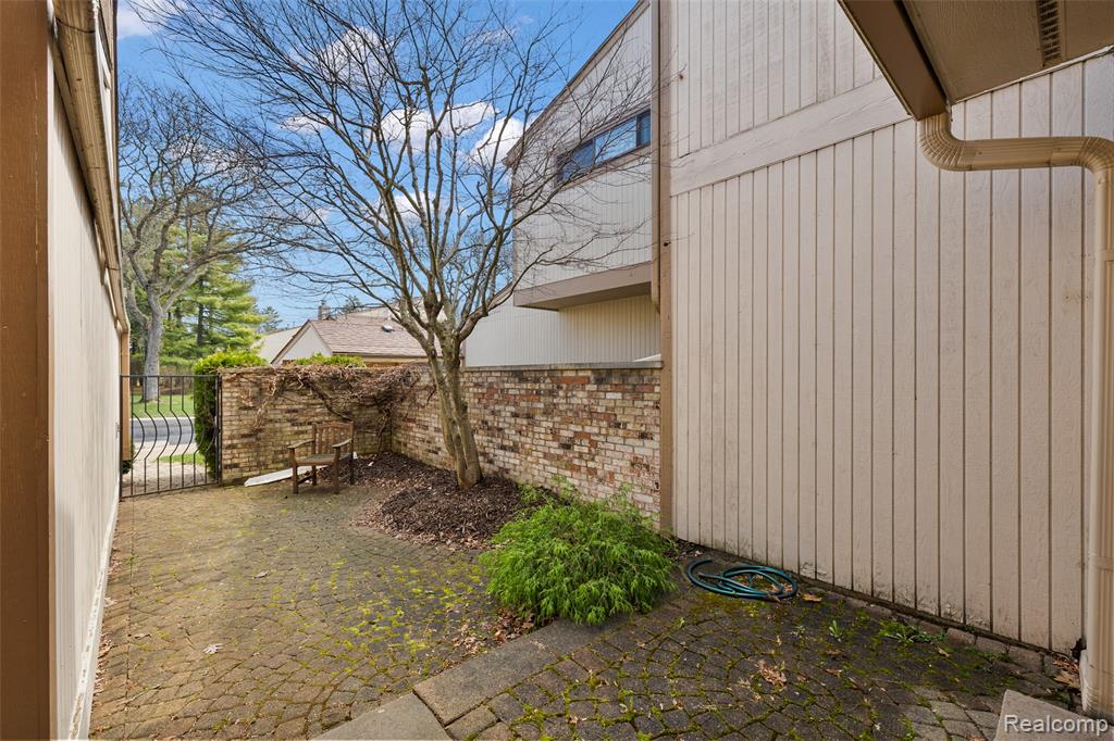 23243 Farmington Road, Farmington, MI 48336 — Photo 35