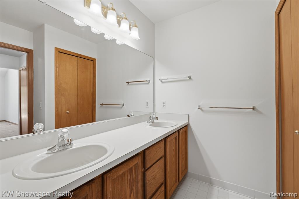 54519 Cambridge Drive, Shelby Twp, MI 48315 — Photo 18
