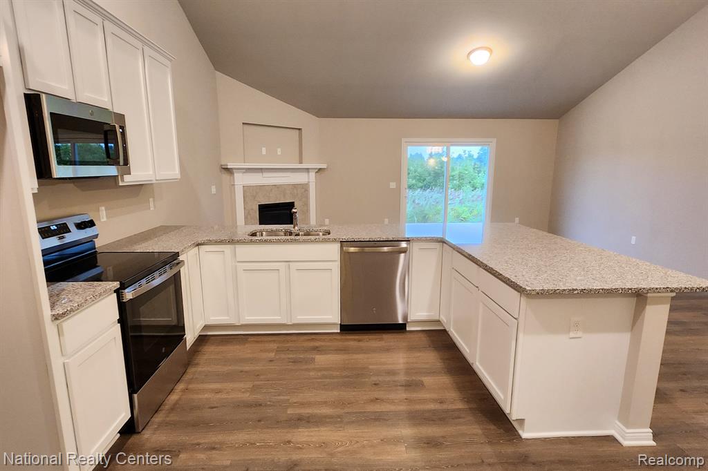 303 Devonshire Drive, 7, Lapeer, MI 48446 — Photo 6