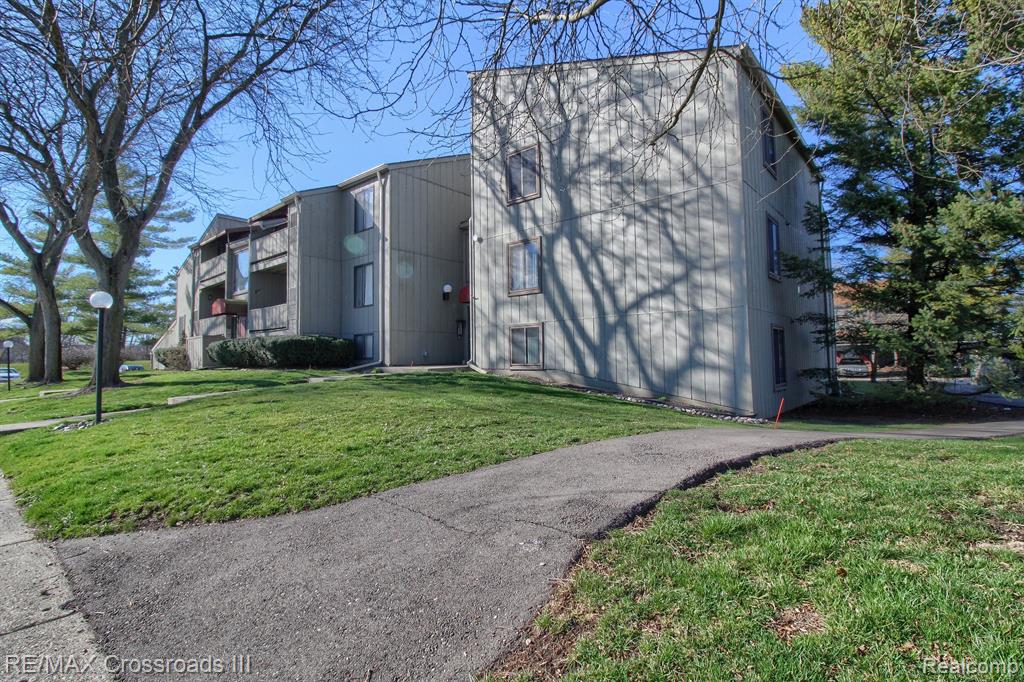 9629 Bayview Drive, 106, Ypsilanti, MI 48197 — Photo 8
