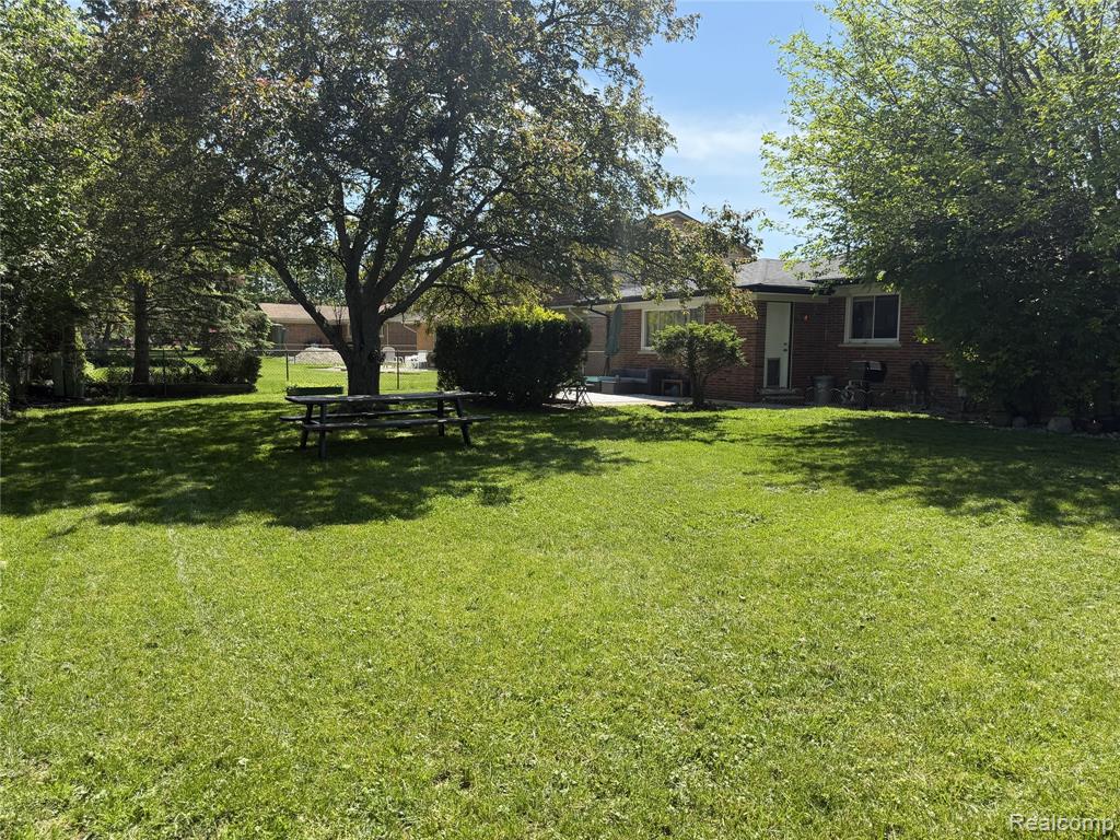 39540 Aynesley Street, Clinton Twp, MI 48038 — Photo 23
