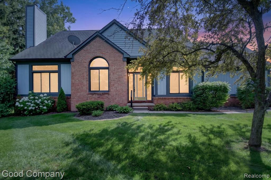 2701 Lochmoor Boulevard, Lake Orion, MI