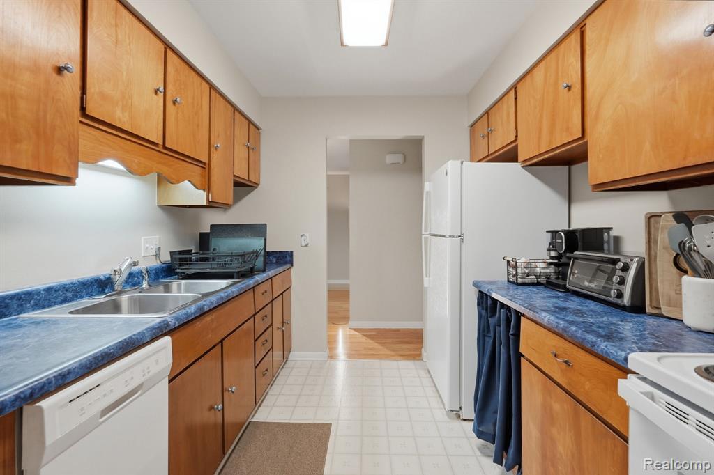1061 Western Drive, Ann Arbor, MI 48103 — Photo 12