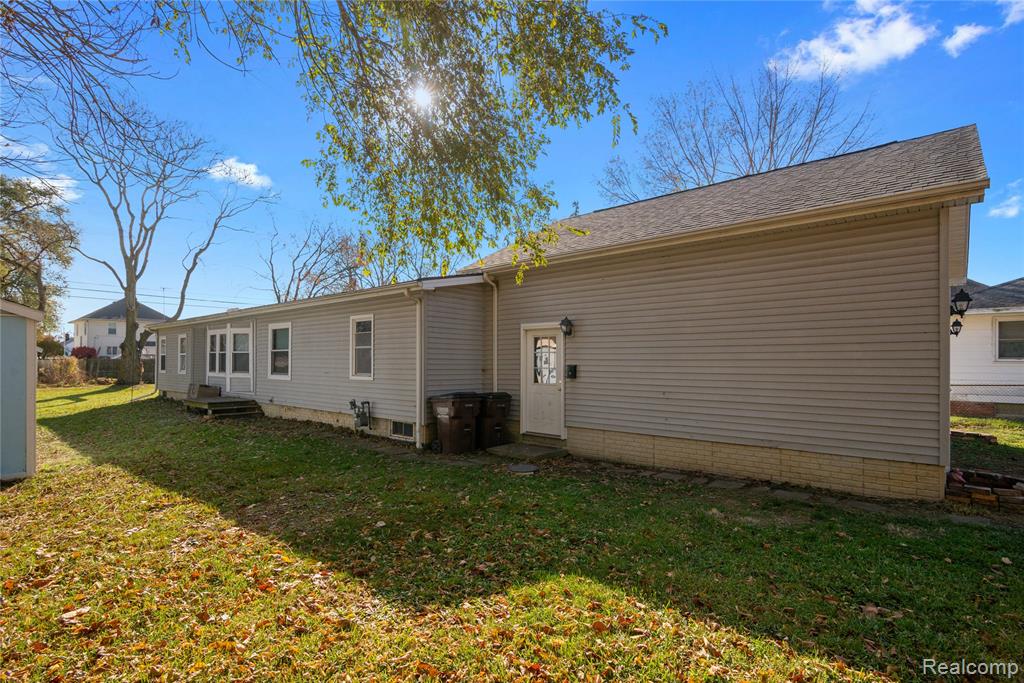 825 Smith Street, Monroe, MI 48161 — Photo 2