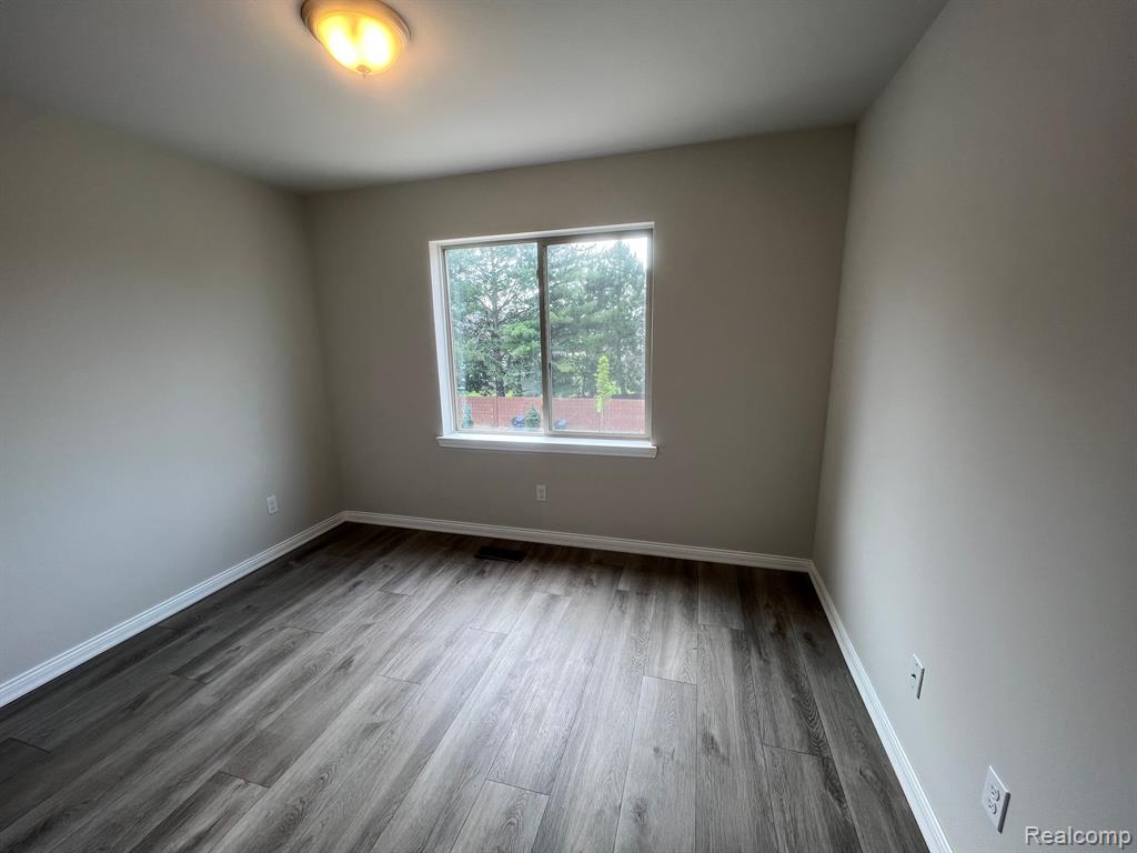 4226 SECLUDED PINES DR, Sterling Heights, MI 48314 — Photo 22