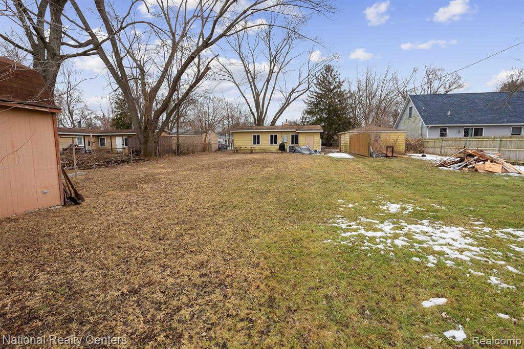 6378 Beth, Brighton, MI 48116 — Photo 30
