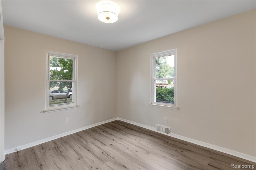 5850 Deering Street, Garden City, MI — Photo 4