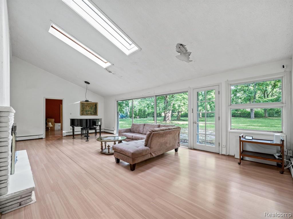 4550 W MAPLE Road, Bloomfield Hills, MI 48301 — Photo 5