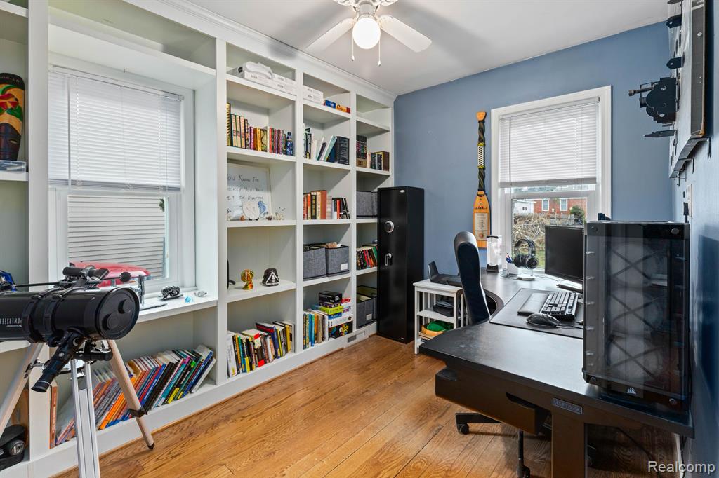 710 N VERNON Street, Dearborn, MI 48128 — Photo 16