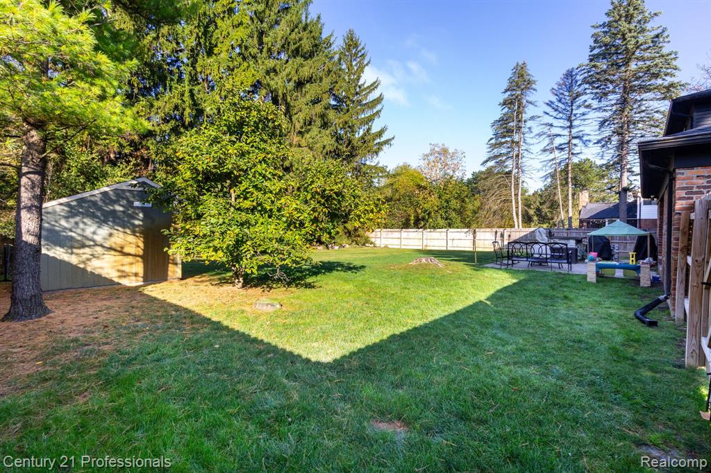 9418 Oakmont Drive, Grand Blanc, MI 48439 — Photo 43