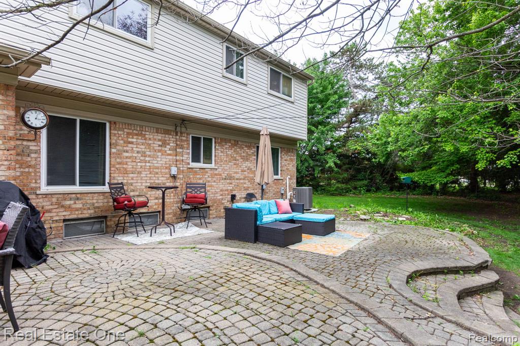 6011 Walker Drive, Troy, MI 48085 — Photo 40