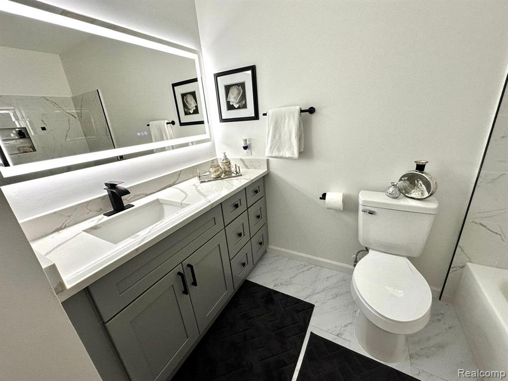 2110 HIDDEN MEADOWS Drive, D, Walled Lake, MI 48390 — Photo 22