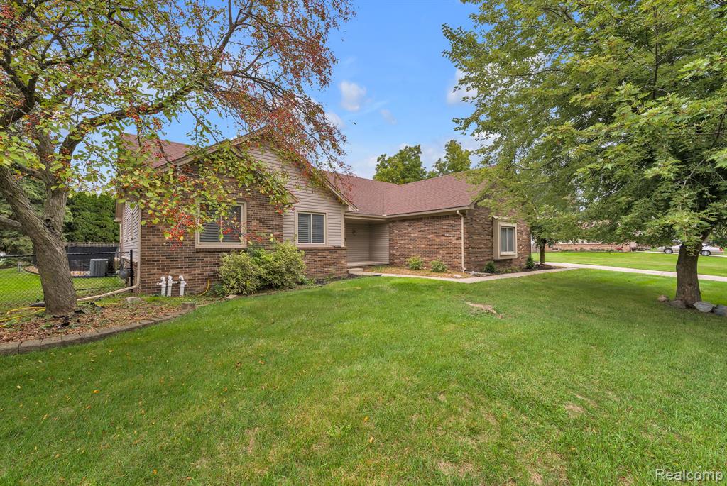 19157 Hillcrest Street, Livonia, MI 48152