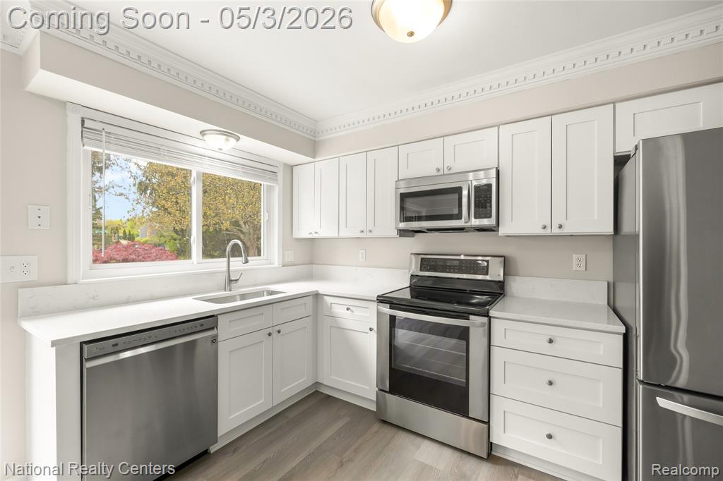 35963 Fair Oaks Court Court, Farmington, MI 48331 — Photo 17