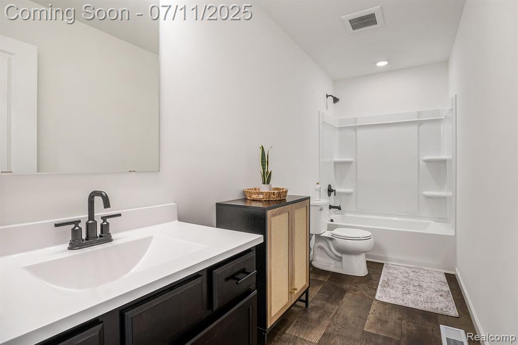 915 Village Drive, Davison, MI 48423 — Photo 17