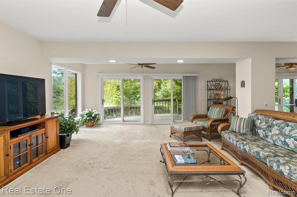 4342 MEADOW Lane, Orchard Lake Village, MI 48323 — Photo 37