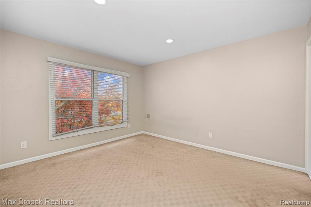 6986 Crosswell Drive, West Bloomfield, MI — Photo 28