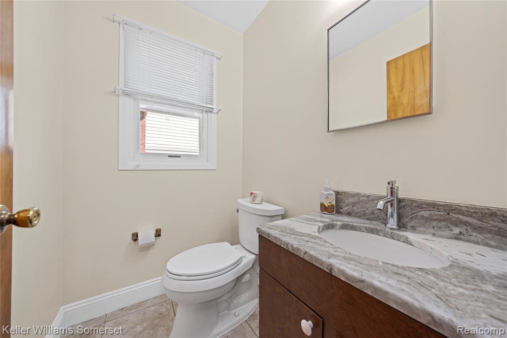 5292 ABINGTON Drive, Troy, MI 48085 — Photo 16
