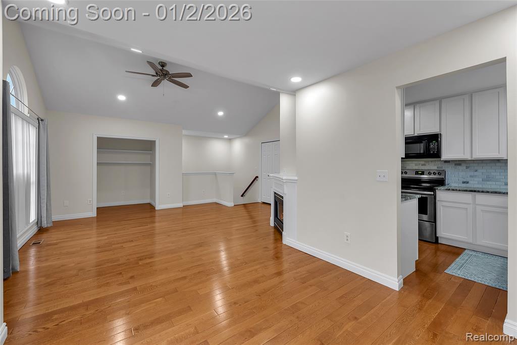 45640 Warwick Drive, Macomb, MI 48044 — Photo 13