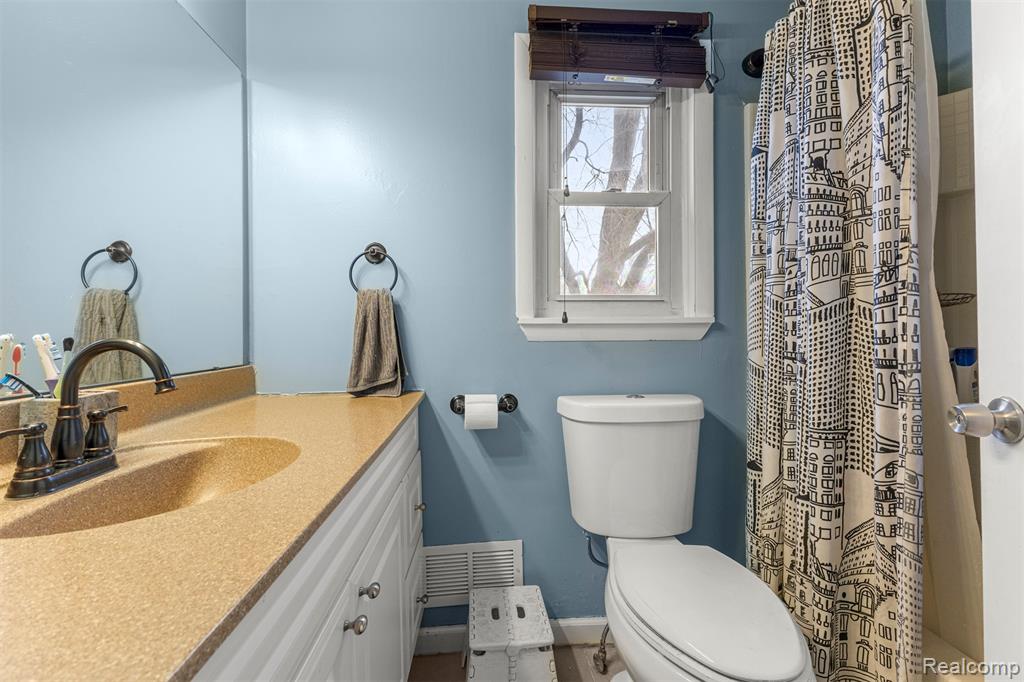 8781 Nottingham Drive, Ypsilanti, MI 48198 — Photo 21