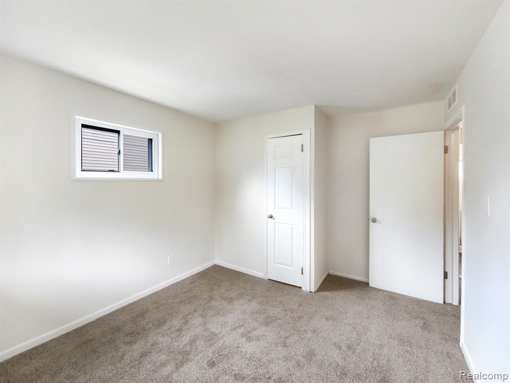 1281 CANDLEWOOD Lane, Ypsilanti, MI 48198 — Photo 14